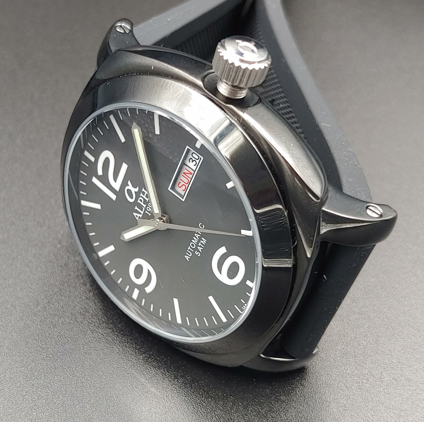 Alpha α 1993 Αυτόματο Μαύρο Γυαλιστερό Αυτόματο Μαύρο Καουτσούκ Λουράκι και Μαύρο Καντράν με Ημερομηνία και Ημέρα