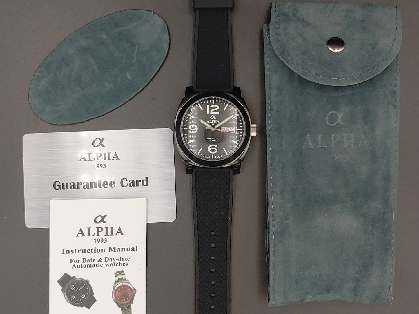 Alpha α 1993 Αυτόματο Μαύρο Γυαλιστερό Αυτόματο Μαύρο Καουτσούκ Λουράκι και Μαύρο Καντράν με Ημερομηνία και Ημέρα